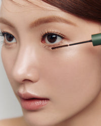 模特兒使用 GIVERNY Milchak Sensitive Mascara