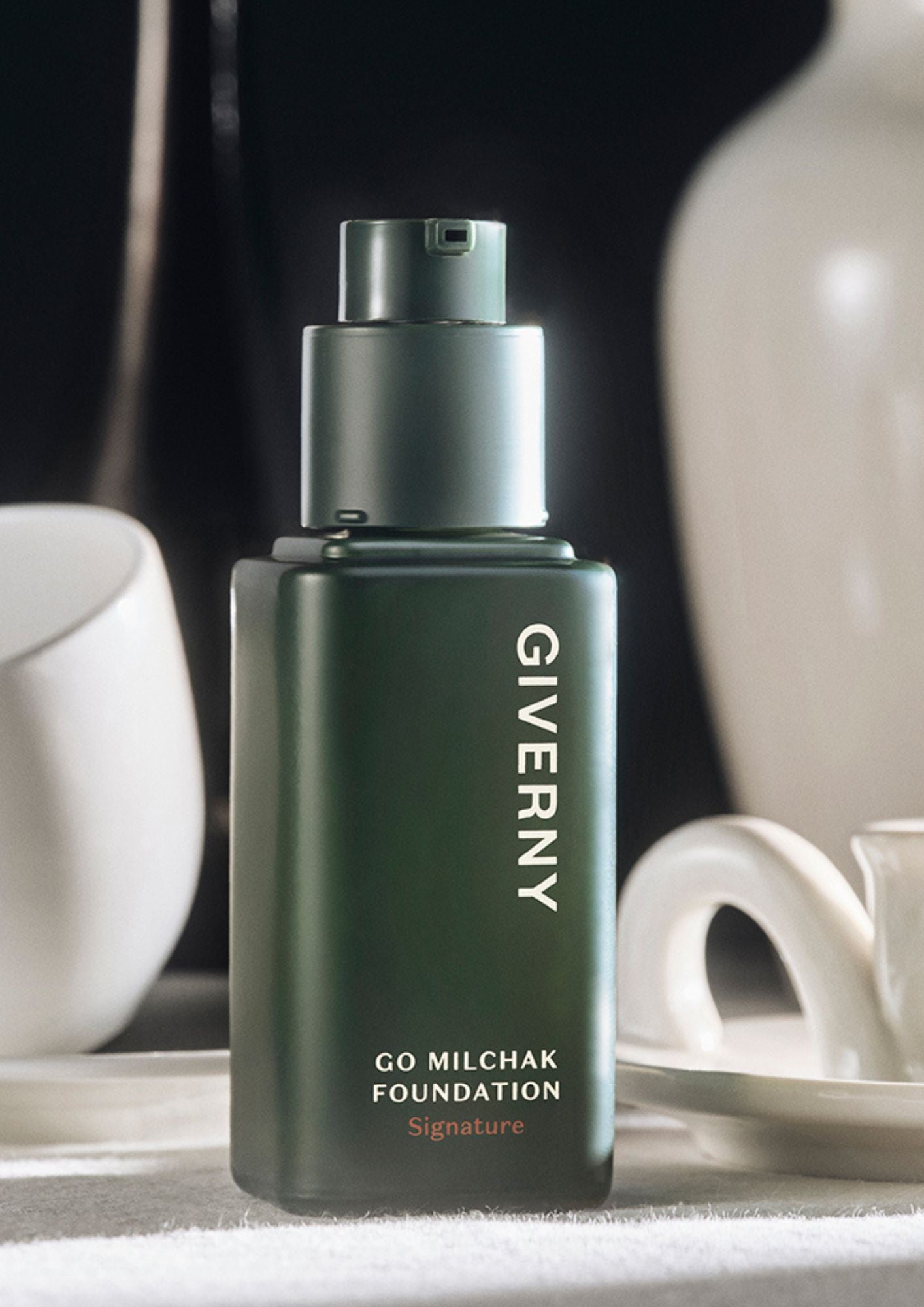 打開蓋後的 GIVERNY Go Milchak Signature 粉底液